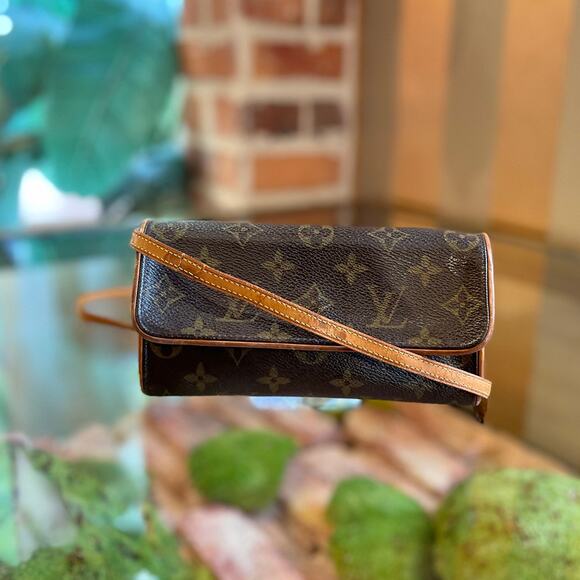 LOUIS VUITTON Vintage Monogram Twin Pm - Picture 1 of 16